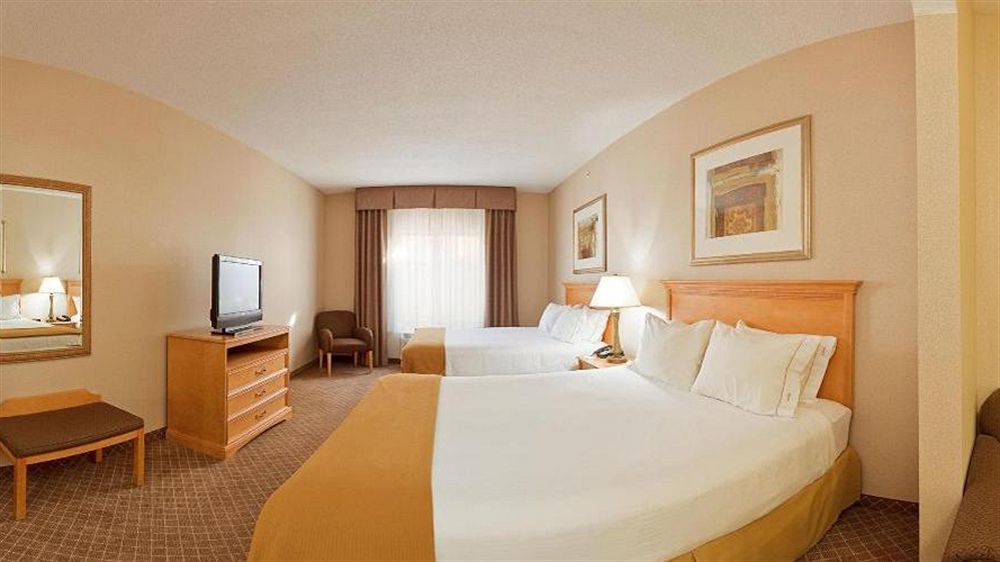 Holiday Inn Express Hotel & Suites Chesterfield - Selfridge Area By Ihg Kültér fotó